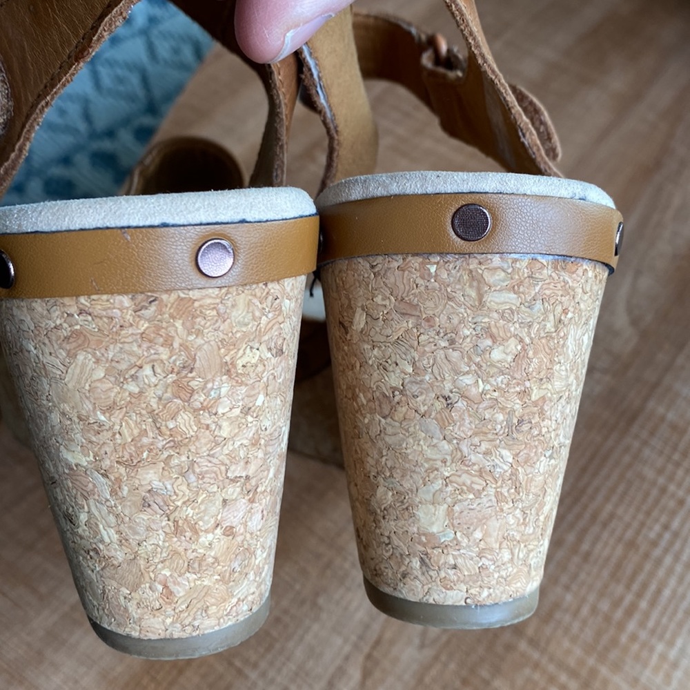 Clarks Tan Leather Wedge Sandals - Picture 2 of 4